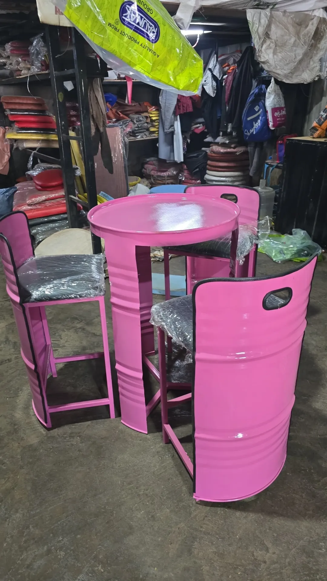 Three seater compact Drum chair table set