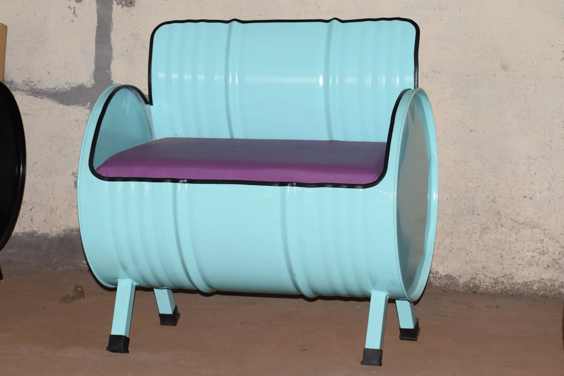 SINGLE SEATER SOFA WITH MEATL BACK